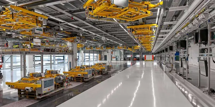 Modular cleanroom ceiling with integrated dehumidification