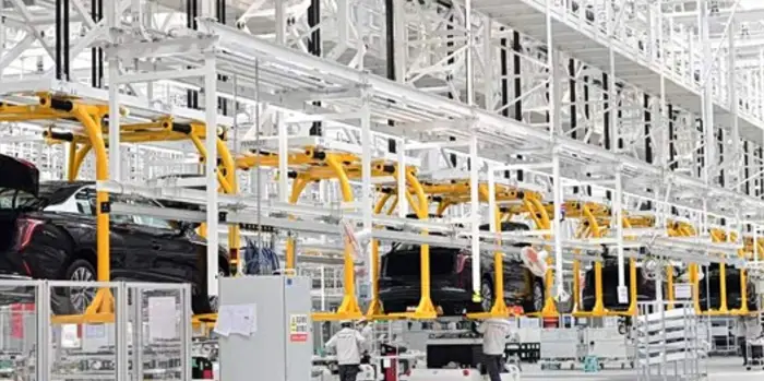 Integrated cleanroom wall and ceiling panel system