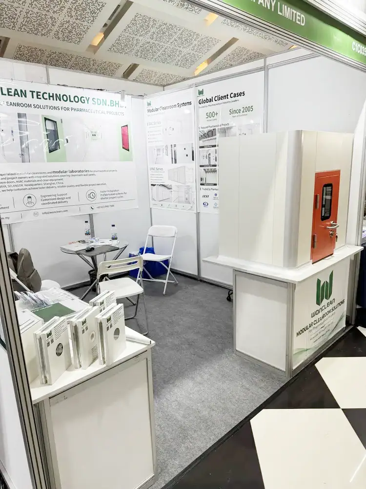 WONCLEAN booth interior with panel samples, modular cleanroom displays and a seating area