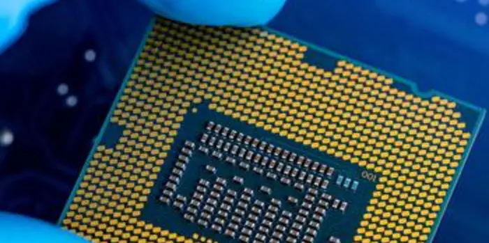 Semiconductor component handled in a controlled manufacturing environment