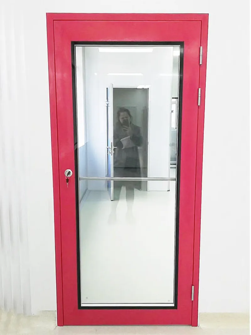 Porta de emergência da sala limpa
